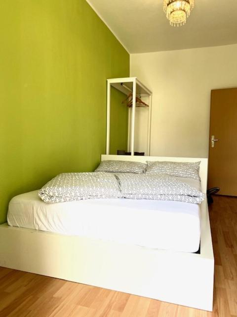 Apartment Industry - Mit Balkon *